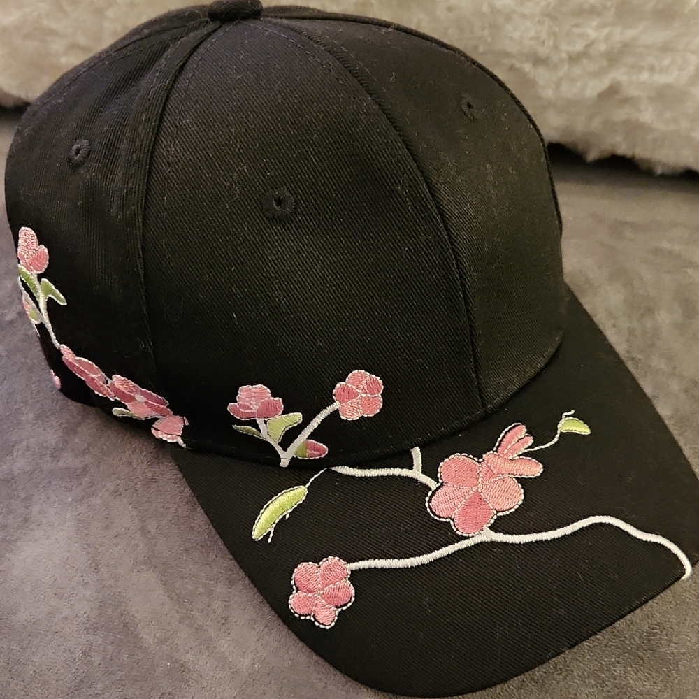 NEW - HAT, BASEBALL CAP - Black...flowers